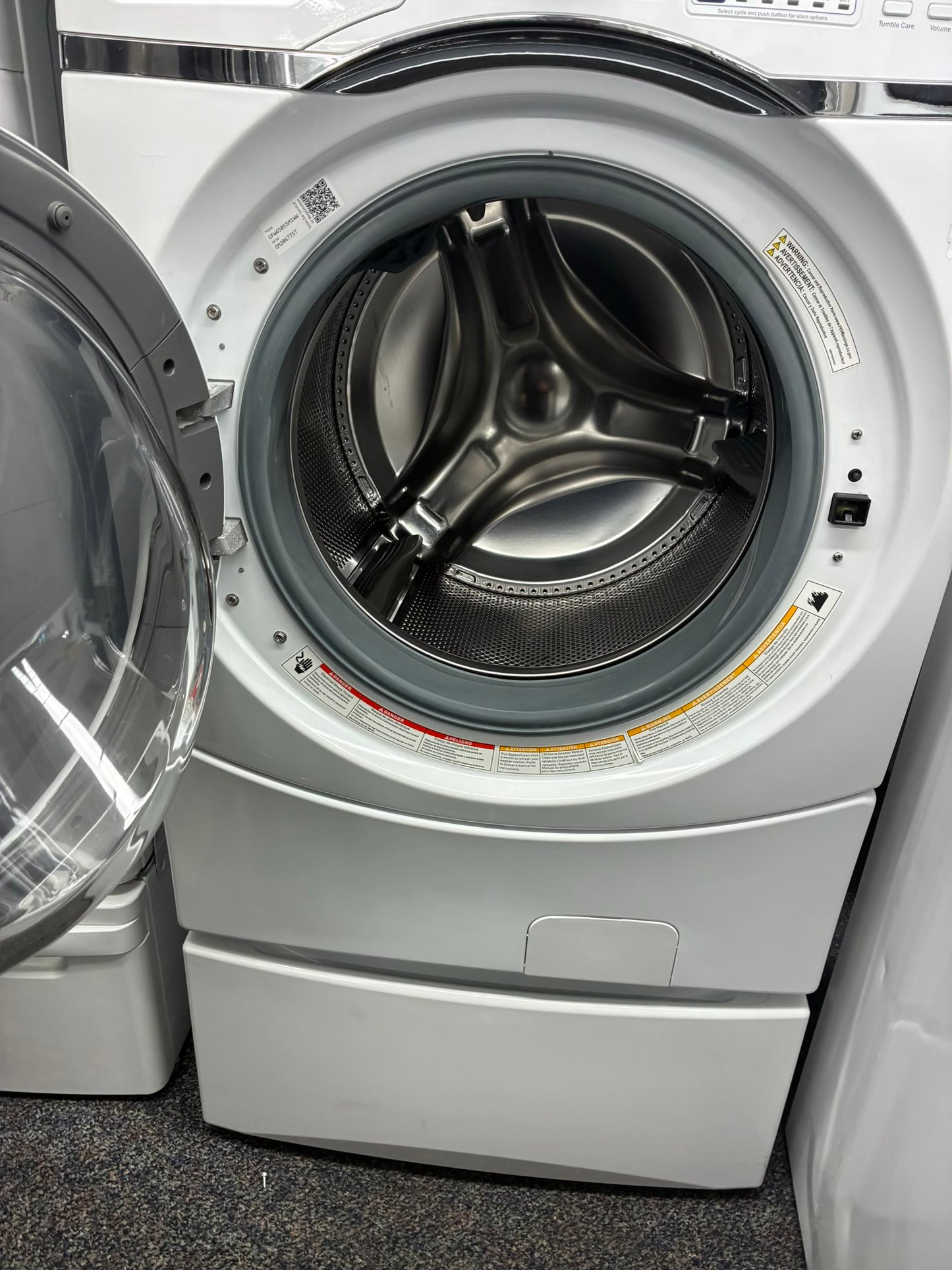 GE front load washer machine  super capacity 27” with pedestal