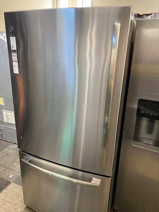GE bottom freezer  freezer Refrigerador stainless steel 33”