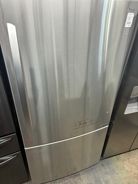 LG bottom freezer stainless steel 33” ice maker