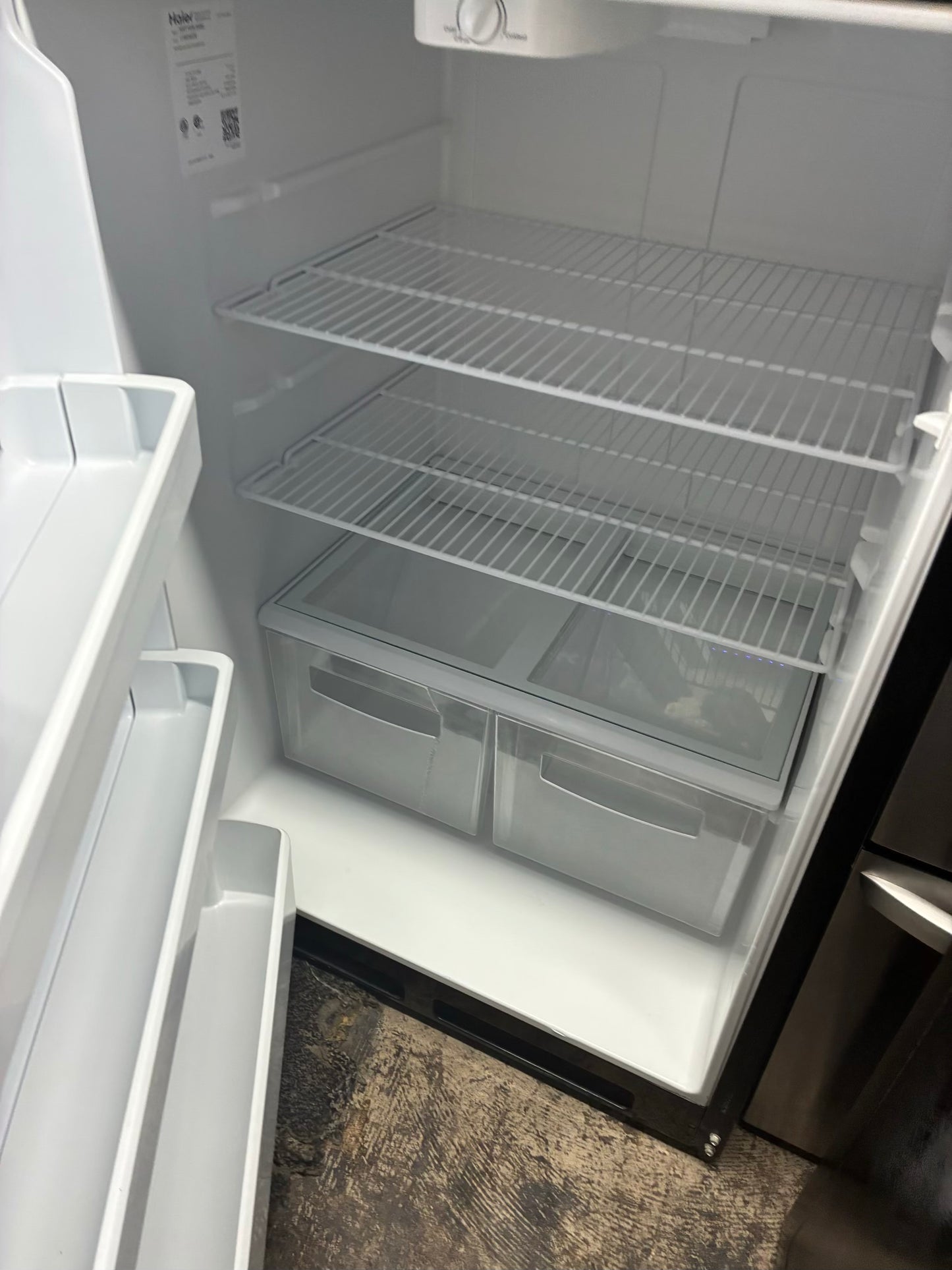HAIER top freezer refrigerator black 28”
