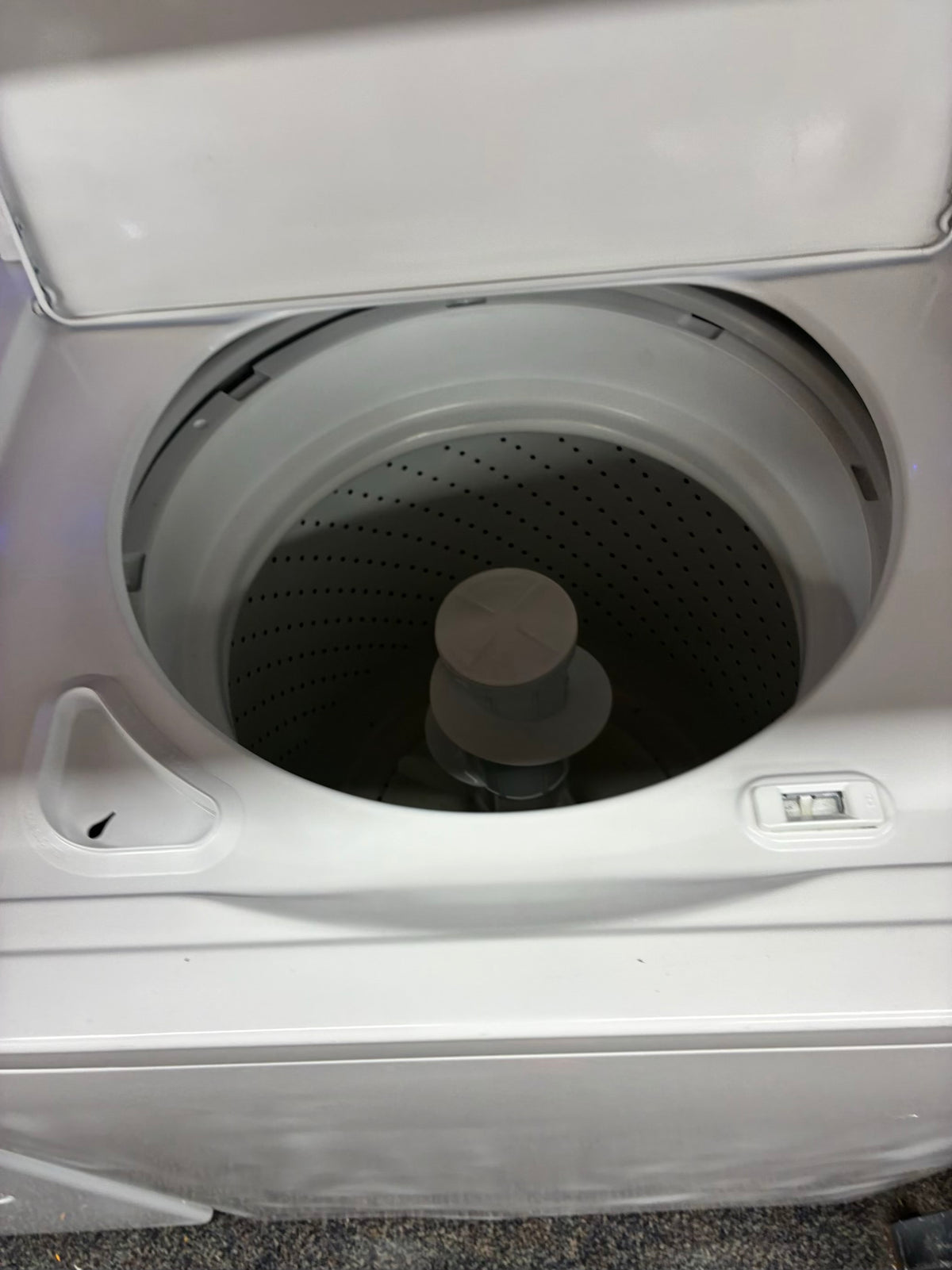 Whirlpool electric washer and dryer 27” top load