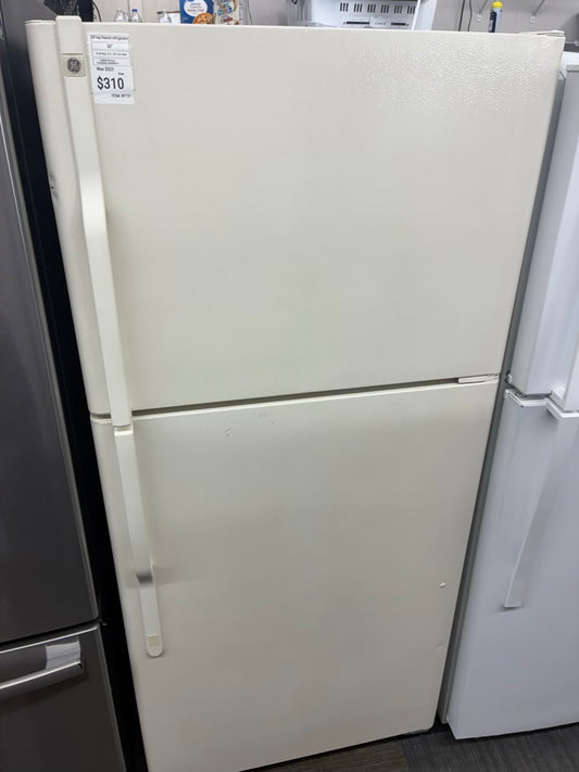 GE Top Freezer Refrigerator 30”beige