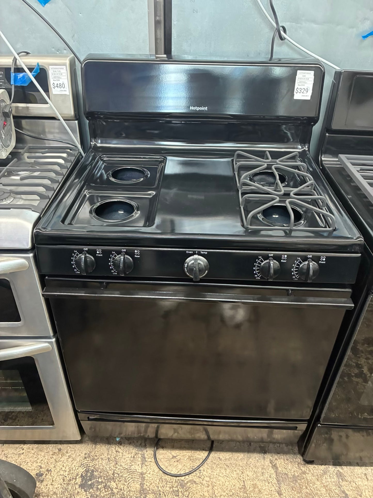 Hotpoint Gas Range black 4 Burners 30”