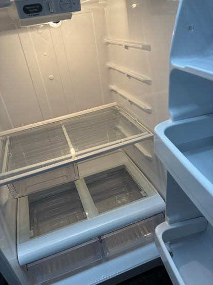 Hotpoint top freezer refrigerator white 28”
