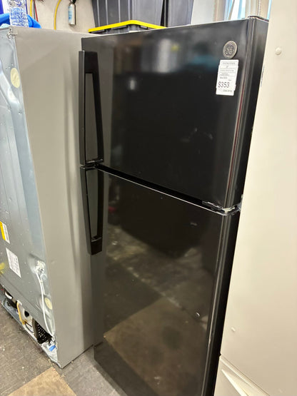 GE Top Freezer Refrigerator 30” black