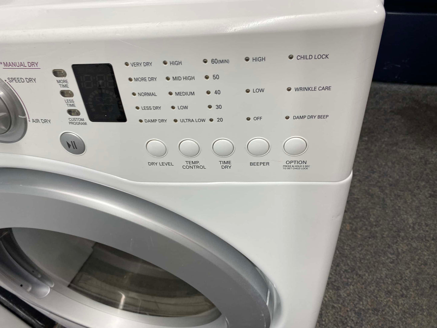 ITEM #GD83F  LG GAS dryer largue capacity Stainless steel drum color white 27”