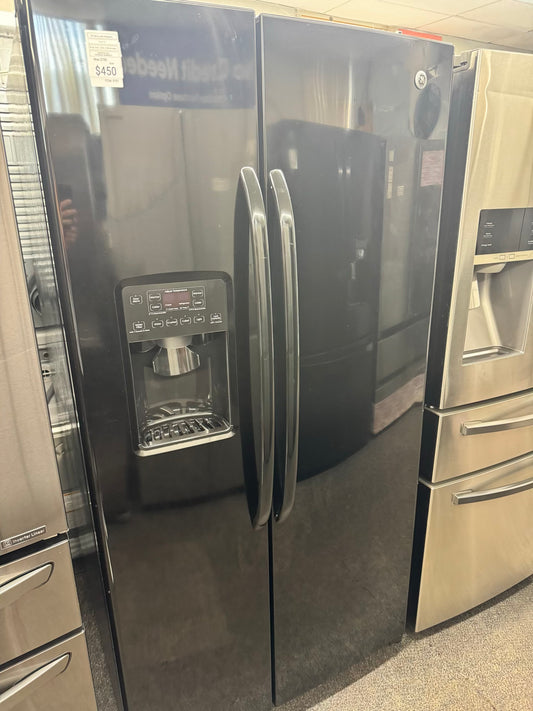 Ge side by side refrigerator 36 inch black color  , ice maker & water dispenser