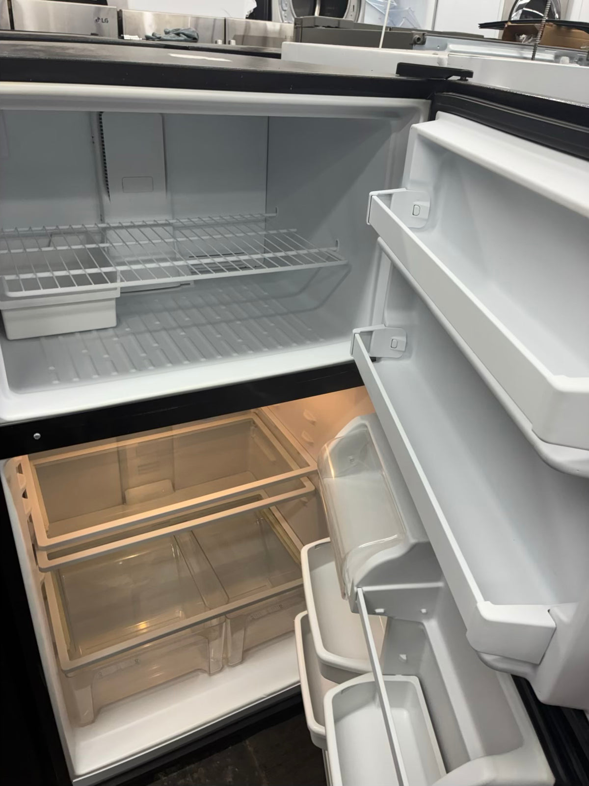 Kenmore top freezer refrigerator  33”black