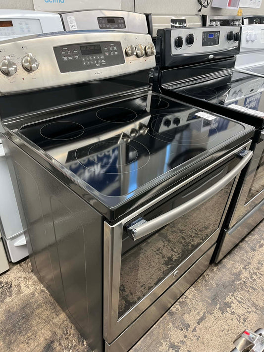 . ITEM #GR33B GE   Stainless steel electric range 4 burner 30 inch *more pictures soon