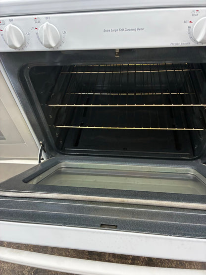 GE Spectra  Gas Range white color  4 Burners 30”