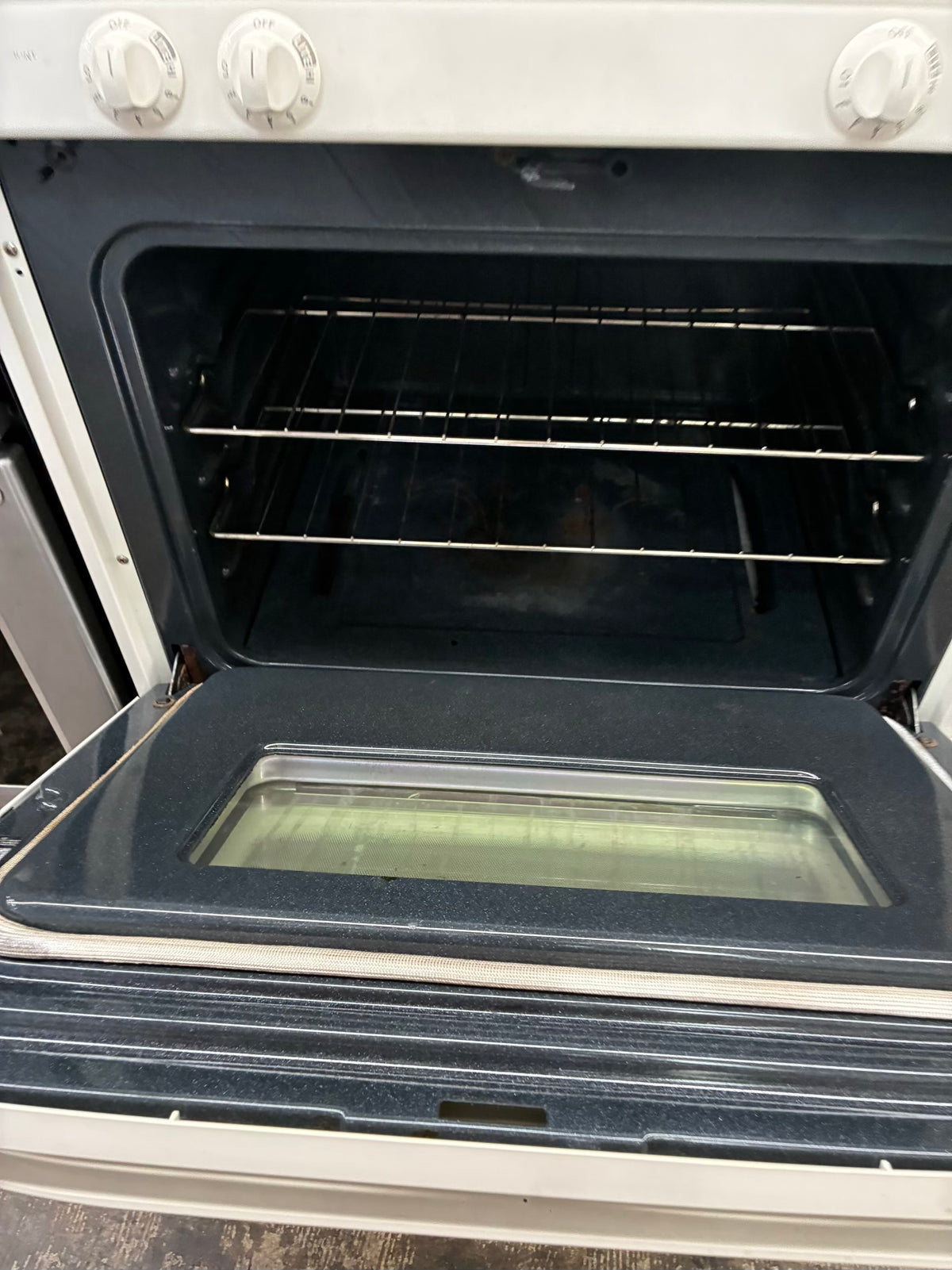 Kenmore Gas Range beige color  4 Burners 30”