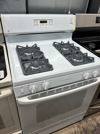 GE Spectra  Gas Range white color  4 Burners 30”