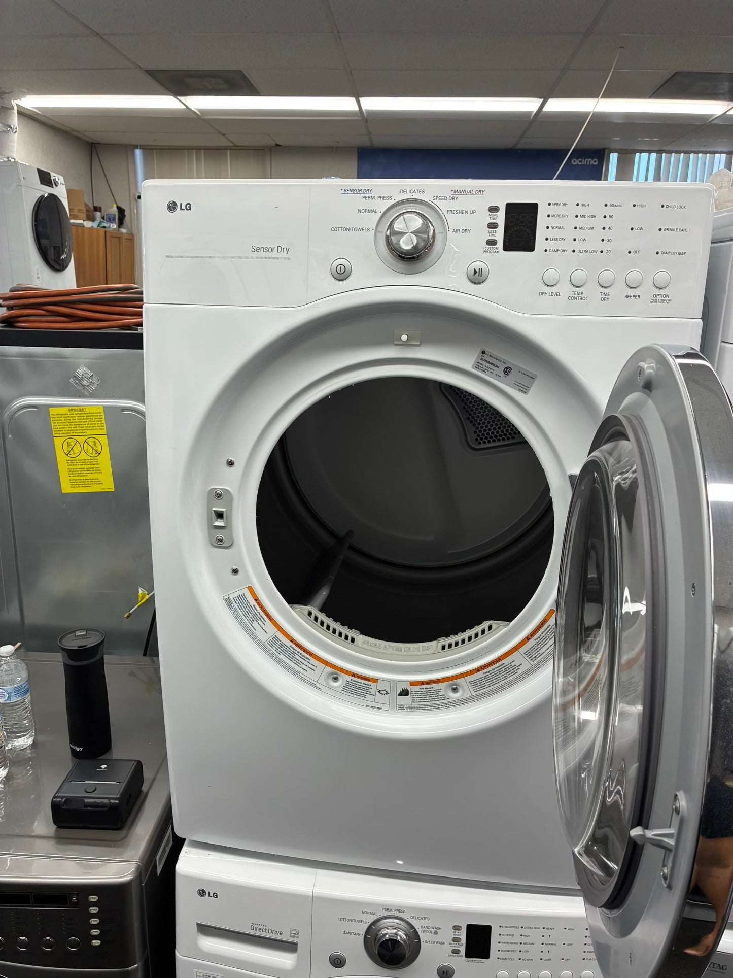 LG WASHER N DRYER FRONT LOAD ELECTRIC 27” WHITE