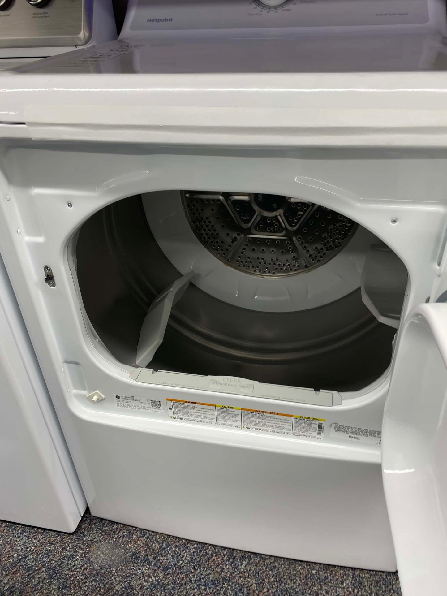 ITEM: #D732 Open Box Hotpoint washer and dryer set gas