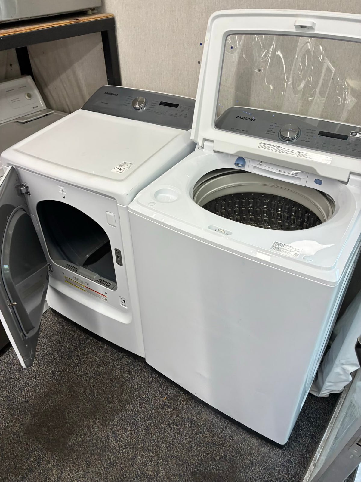 SAMSUMG electric washer and dryer 27” top load