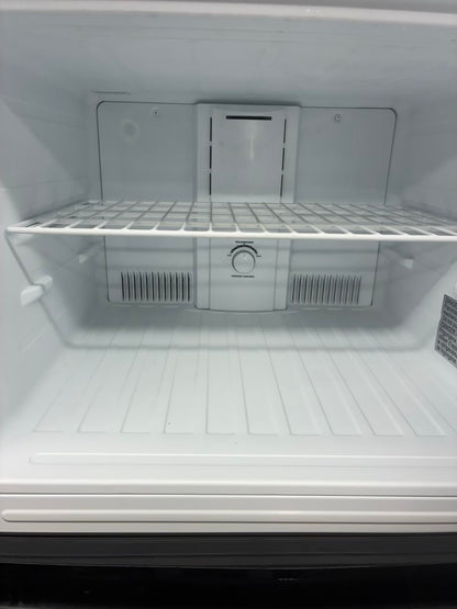 Insignia Top Freezer Refrigerator 30” stainless steel