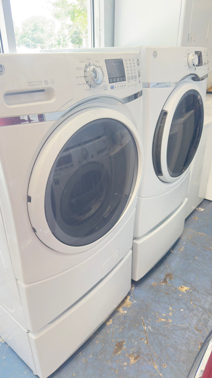 ^ GE washer & electric dryer set front load whit pedestal