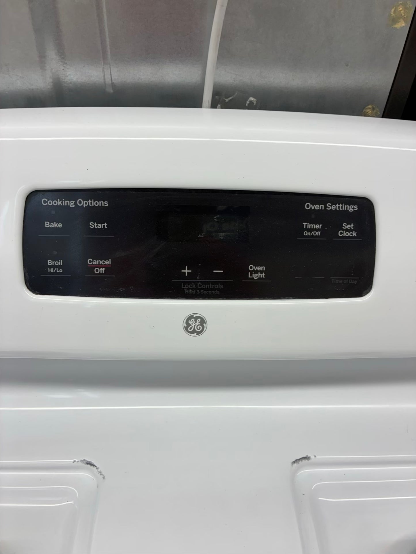 GE gas range , 4 burner white color 30”