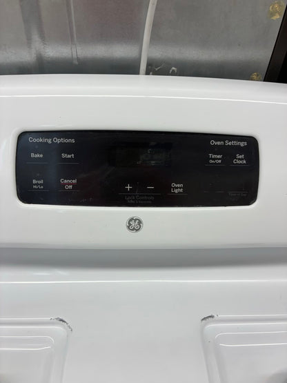 GE gas range , 4 burner white color 30”