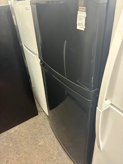 Kenmore top freezer refrigerator  33” black