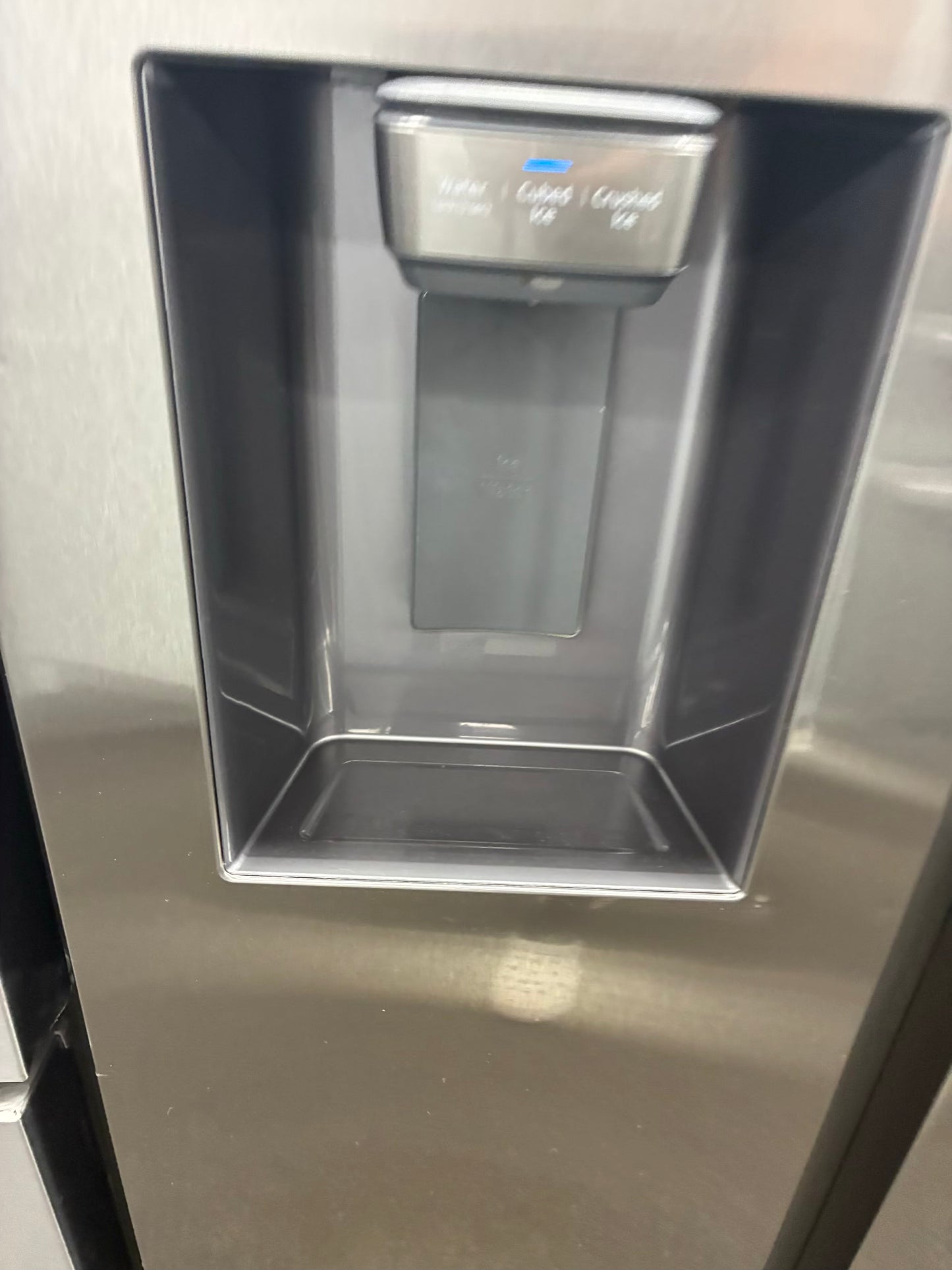SAMSUNG side by side refrigerator stainless steel 36” ice maker water dispenser ice maker