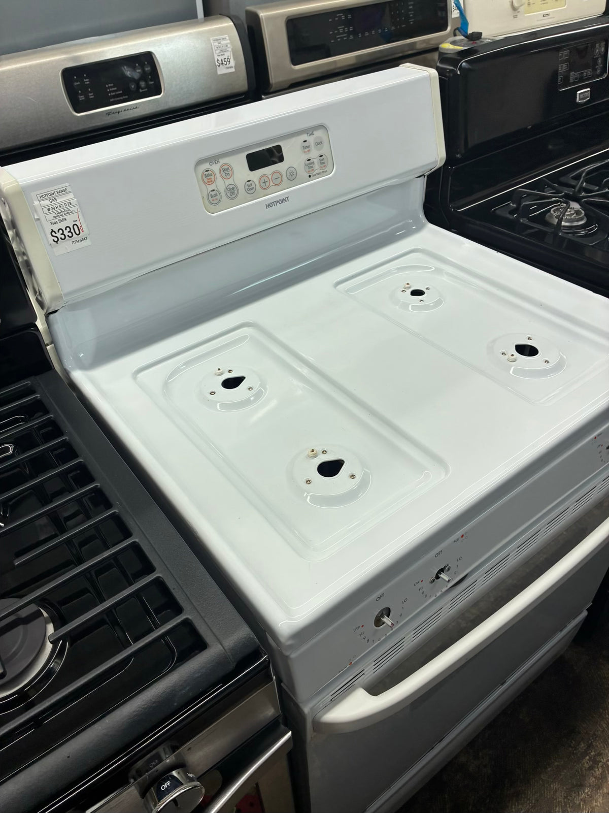 Hotpoint Gas Range beige color  4 Burners 30”