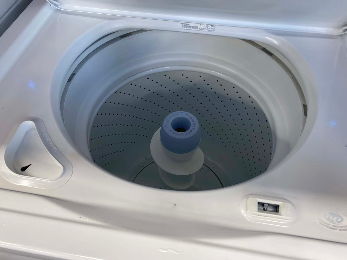 ITEM#W83J Kenmore washer and gas dryer white top load 27 inch