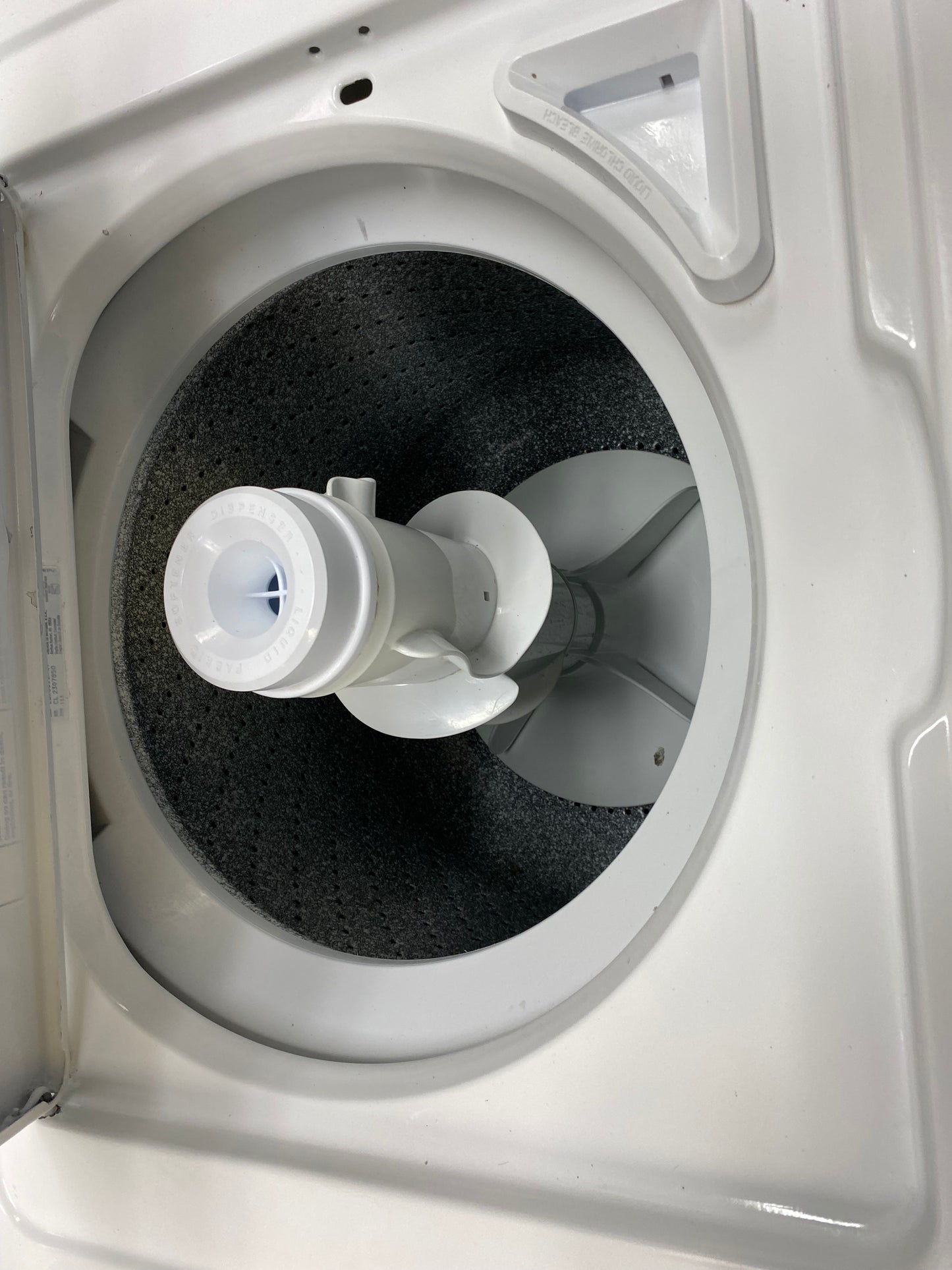Whirlpool Top load washing machine large capacity w/agitator 27 in