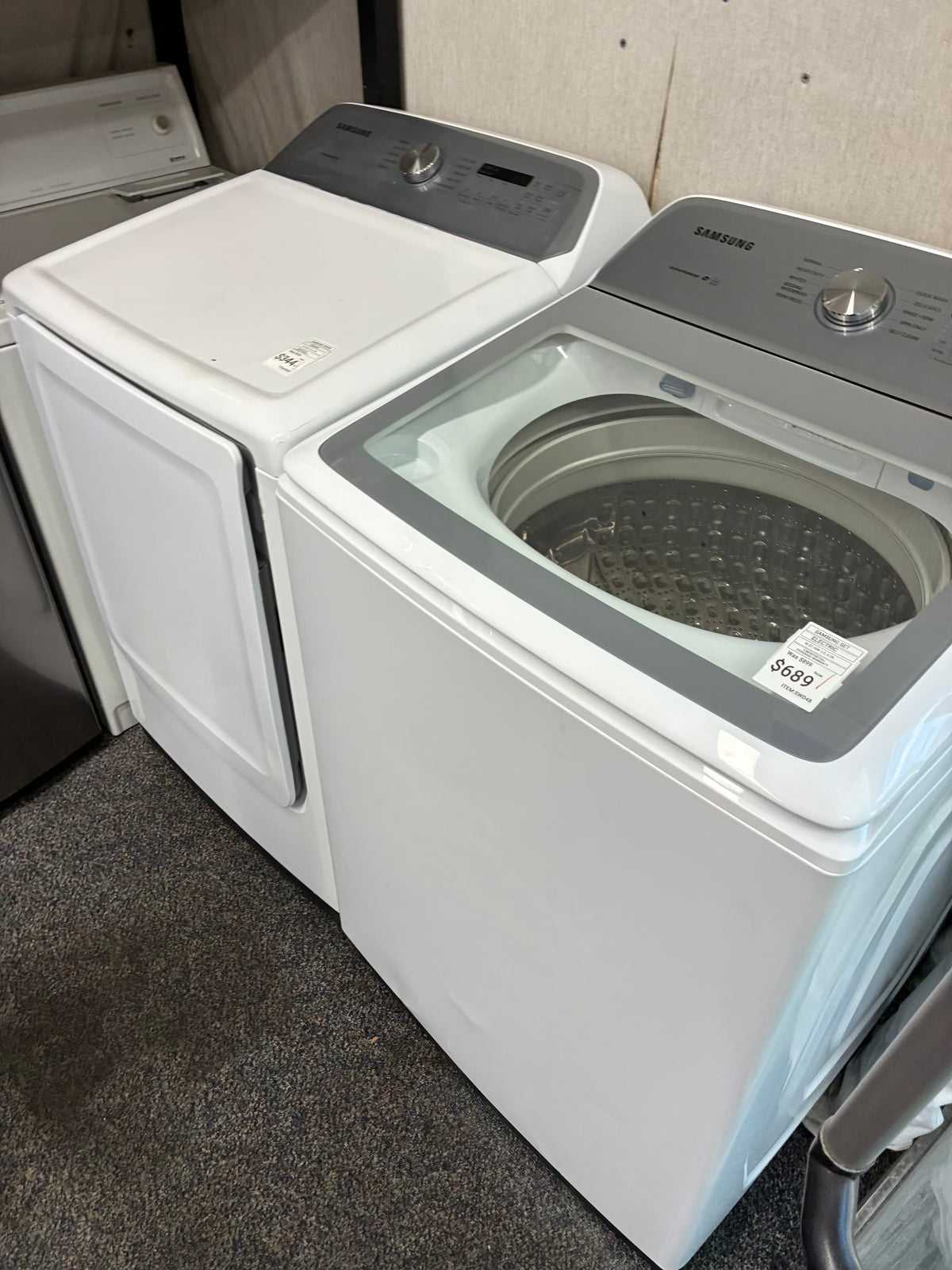 SAMSUMG electric washer and dryer 27” top load