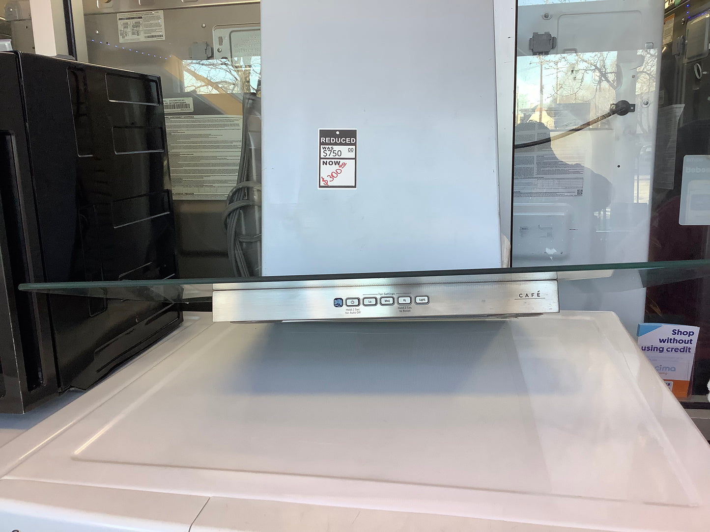 Ge cafe wall mount glass canopy chimney Hood whit 350 cfm  blower and dual halogen cooktop lighting stainless steel Range hood