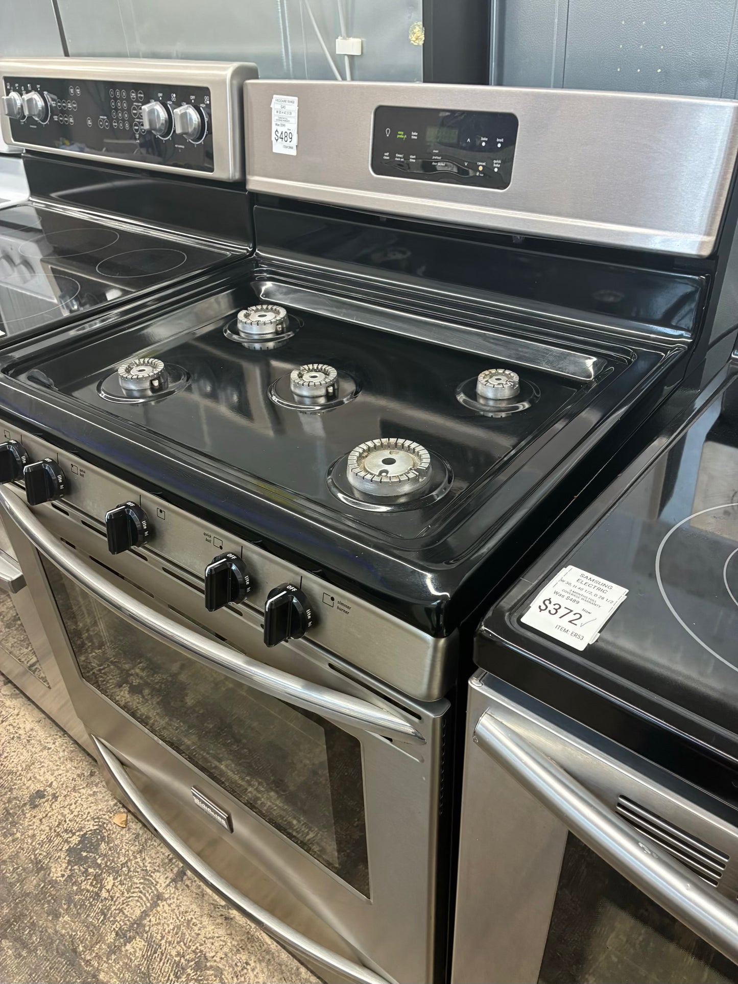 Frigidaire Gas Range Stainless Steel 5 Burners 30”